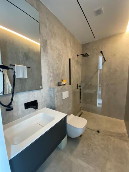 Luxury Penthouse Prishtina Leilighet Pristina Eksteriør bilde