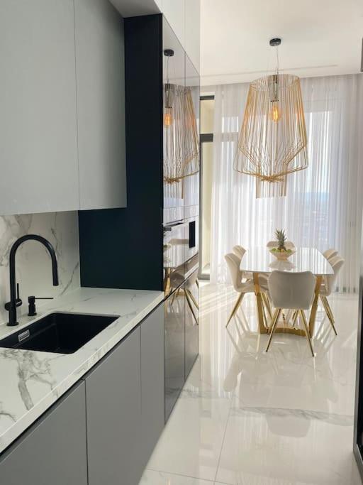 Luxury Penthouse Prishtina Leilighet Pristina Eksteriør bilde